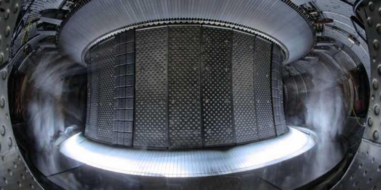 Plasma: Magnet Kuat Tokamak BARAT di Cadarache, Prancis