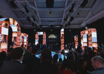 Milan Design Week: IQOS dan Seletti ciptakan kembali alun-alun khas Italia