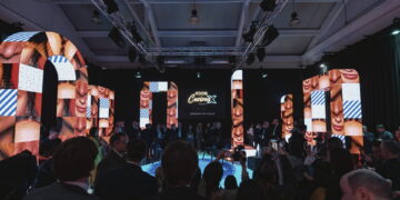 Milan Design Week: IQOS dan Seletti ciptakan kembali alun-alun khas Italia